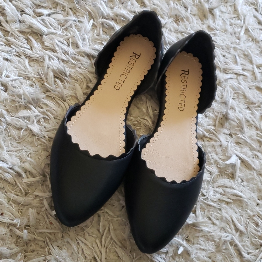 RESTRICTED Scalloped Ballet Flat